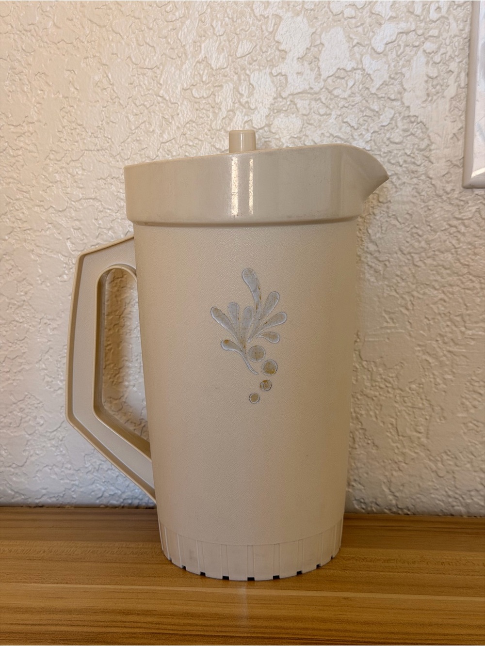 Vintage Tupperware Classic Pitcher 800-3 With Push Button Lid 2 Quarts EUC